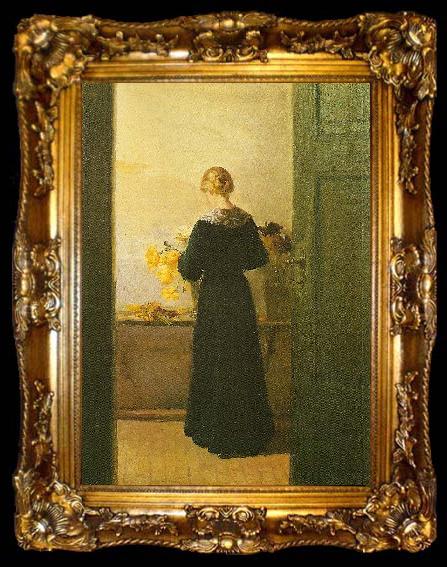 framed  Anna Ancher en ung pige ordner blomster, ta009-2
